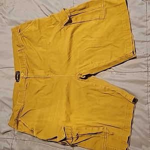 Wicked Stitch size 42 beige cargo shorts